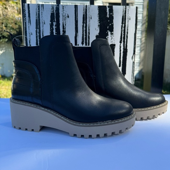 Dolce Vita Chelsea Rancher boots, size :8, black. *WILL NOT COME IN BOX. - Picture 7 of 16